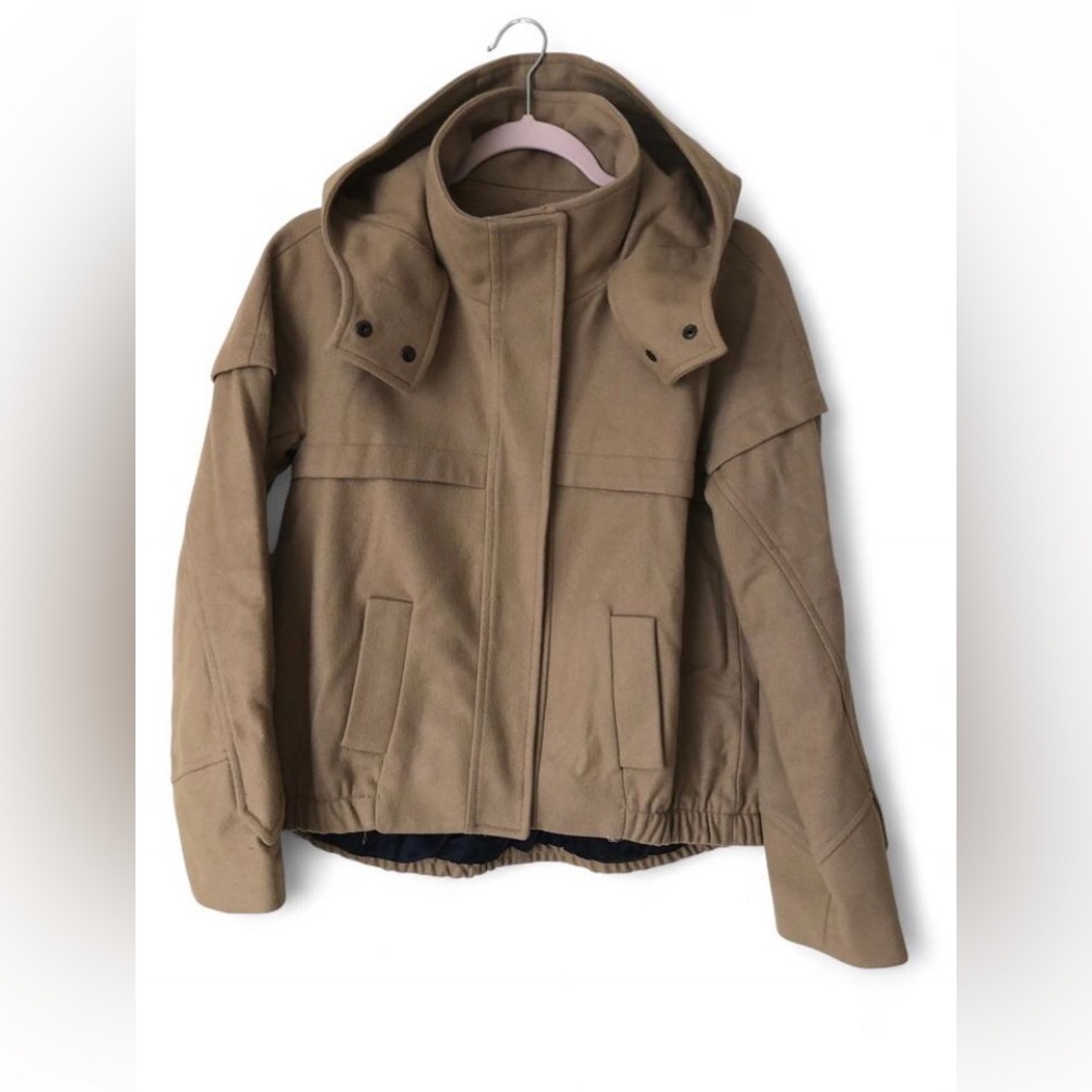Zara women’s Beige Jacket 80% wool Size M.
